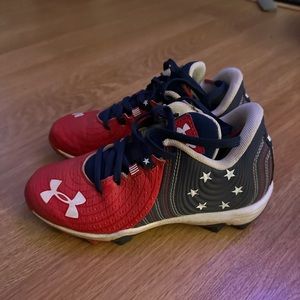 Under Armour boys baseball cleats